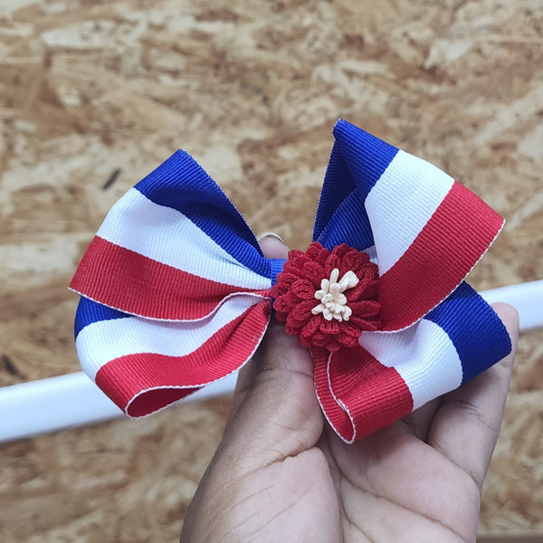 Lazo tricolor con pinza, bandera dominicana