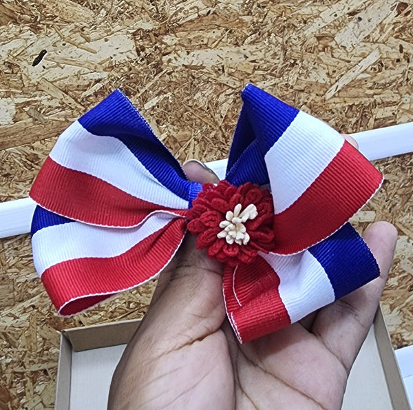 Lazo tricolor con pinza, bandera dominicana