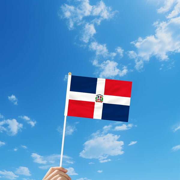 Bandera dominicana de mano, tamaño 5.5" x 8.2"