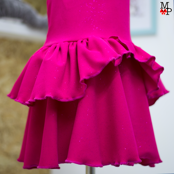 Vestido inspirado en Muñeca para niñas, Accesorio para le pelo,  Rosado fucsia con nombre personalizado