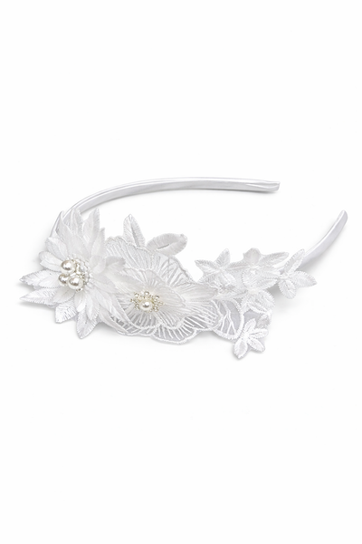 Cintillo blanco, con flores blancas y perlas. Para bautizos, bodas y graduaciones