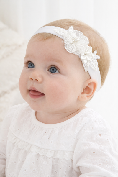 Bandita para bebe con flores bordadas blancas, para bodas y bautizos