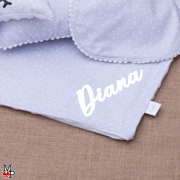 Set para bebe en algodón, Almohaditas, Manta y baberos estampado gris con lunares