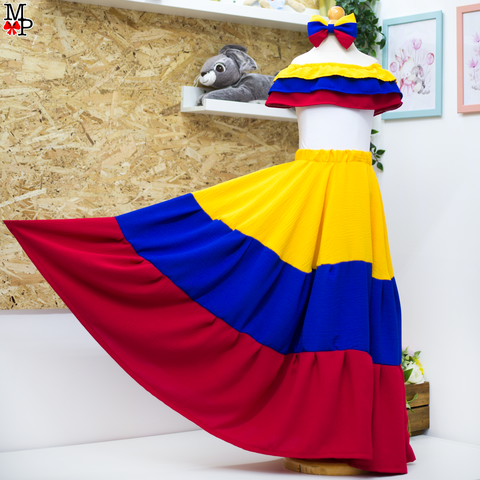 Conjunto típico Colombia y Ecuador, Leotardo, falda de vuelos y accesorio para el pelo combinado